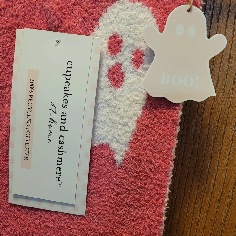 CUPCAKES AND CASHMERE VIRAL PINK/WHITE GHOST BLANKET